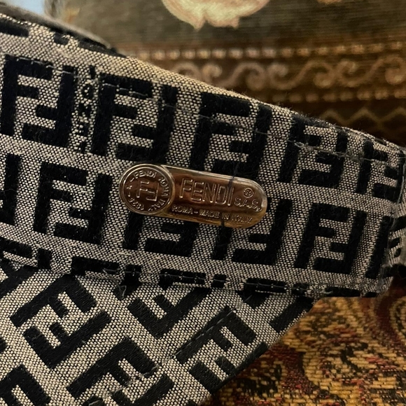 VINTAGE 90'S FENDI LIKE NEW - Picture 3 of 4